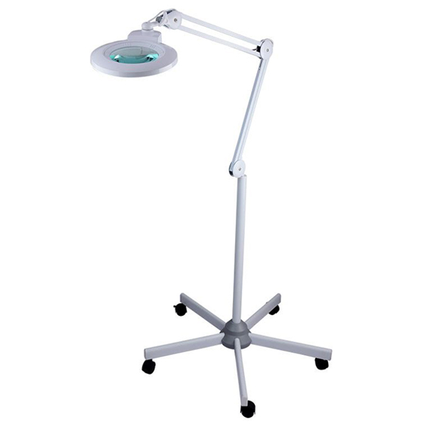 Super LED magnifying light in white provides 1,200 lumens